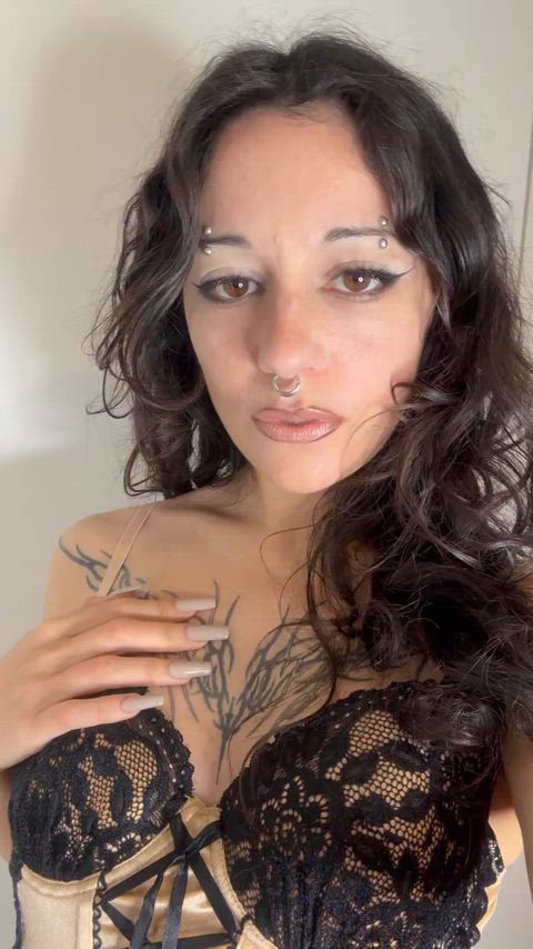 showing off my hairy armpits for yall