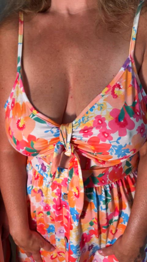 Getting our triple Ds out of these sundresses [reveal]