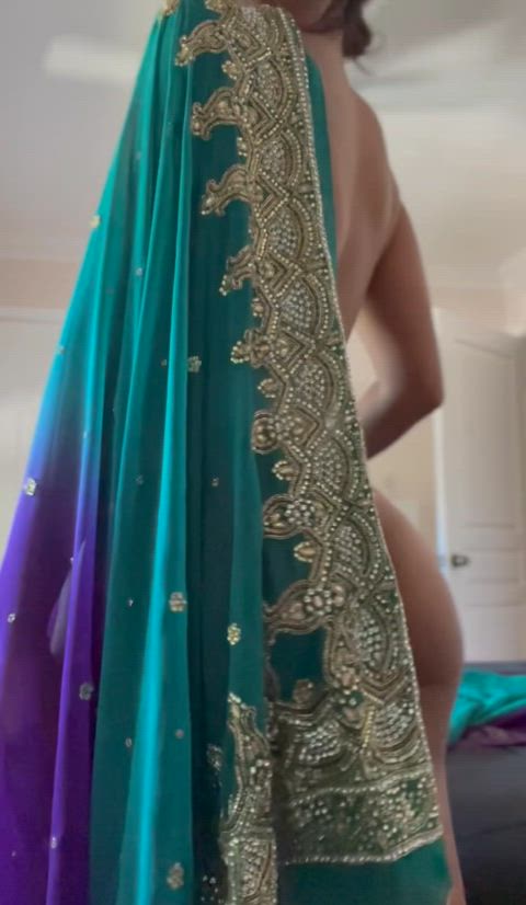 Indian 🥹 desi nri show her big curvy ass after removing her saree indian nsfw sub 😜