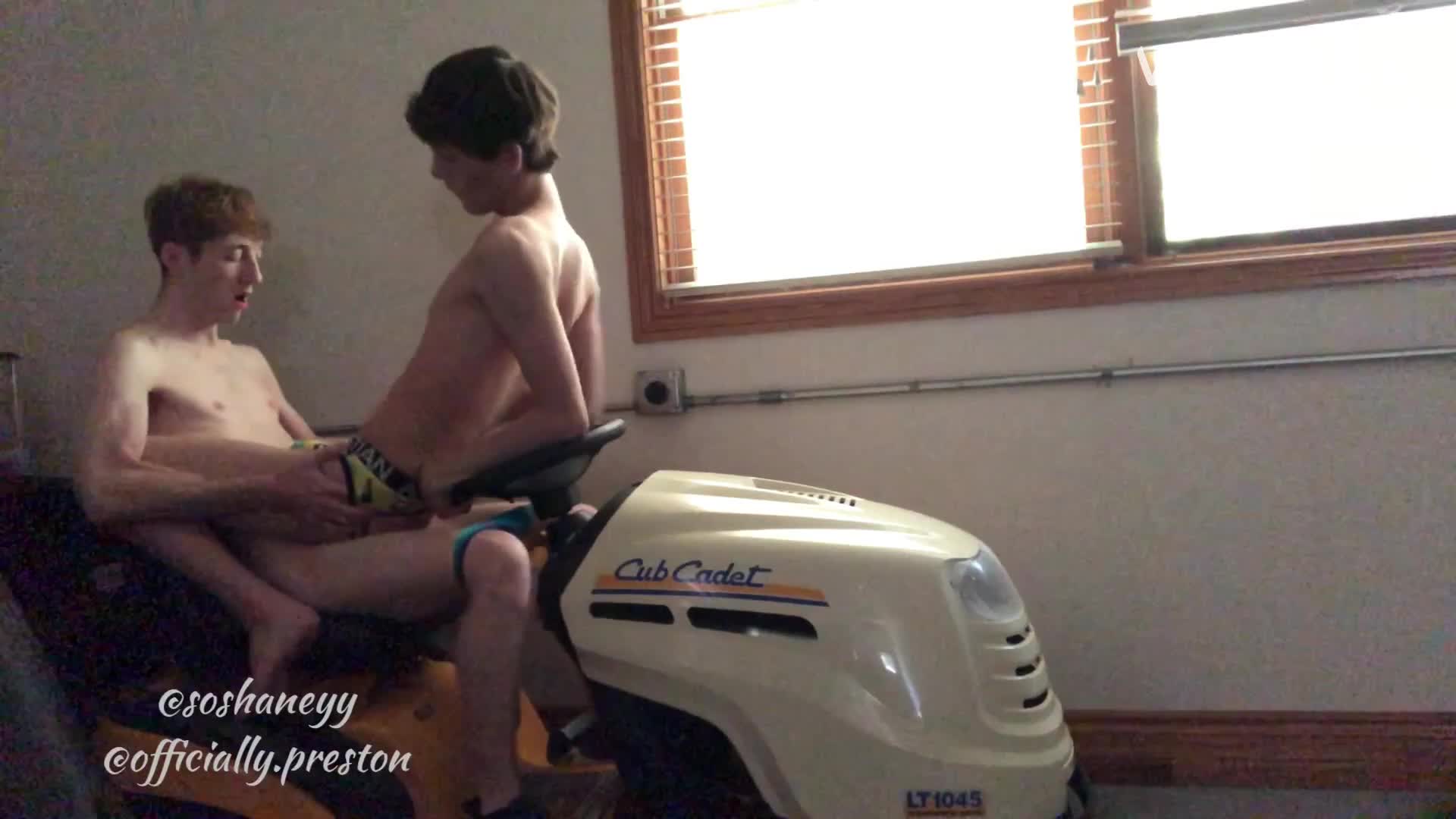 Getting my ass fucked 😏😙