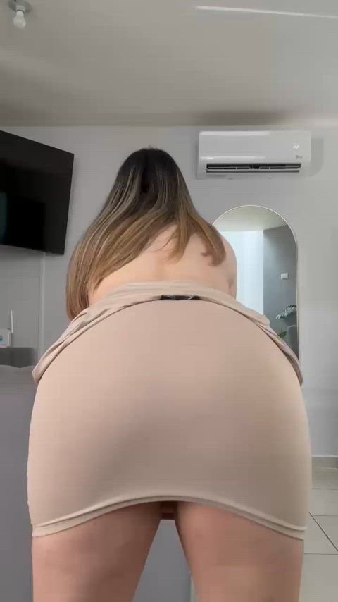 I know this ass has your full attention