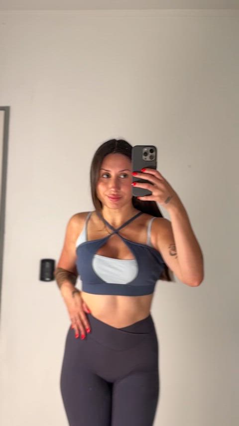 Do I look like your gym crush ?